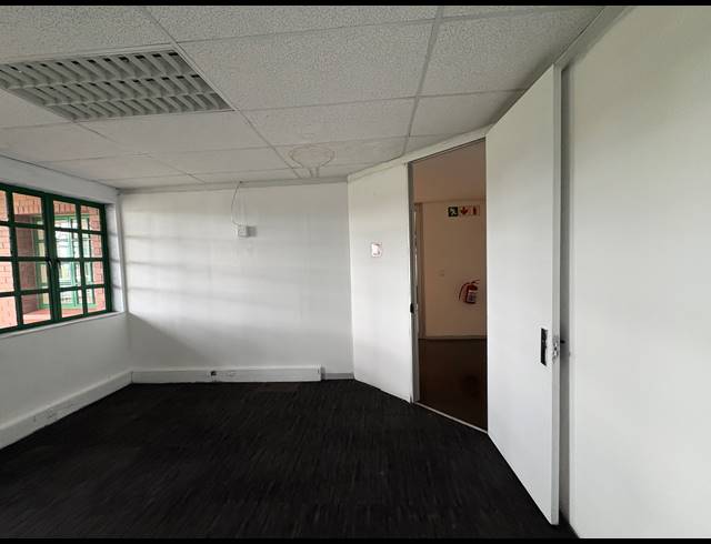 232M² OFFICE TO LET IN CLAREMONT